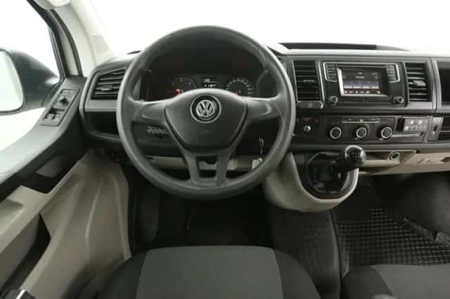 Volkswagen Transporter (2015) thumbnail 2