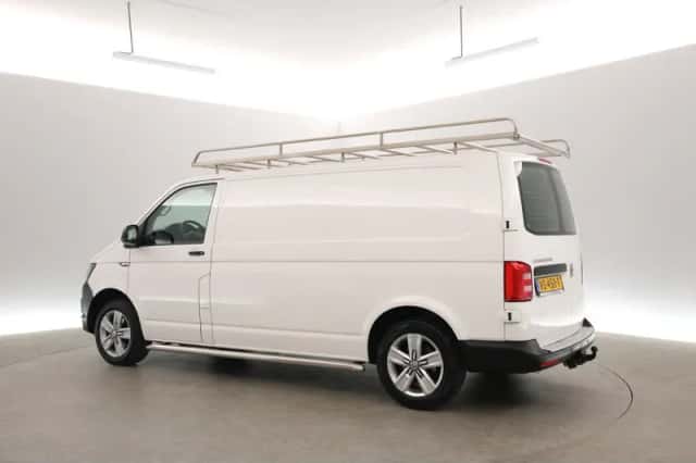 Volkswagen Transporter (2015) thumbnail 4