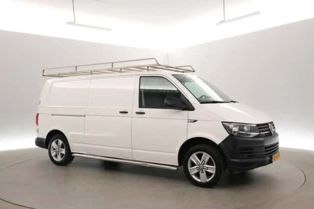 Volkswagen Transporter (2015) thumbnail 6