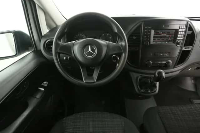 Mercedes-Benz Vito (2018) thumbnail 2