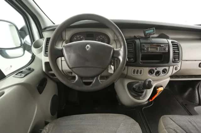 Renault Trafic (2010) thumbnail 2