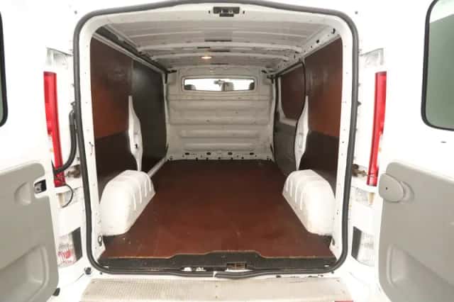 Renault Trafic (2010) thumbnail 3