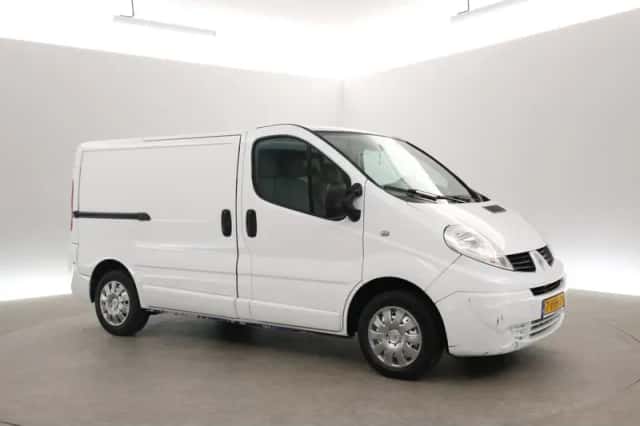 Renault Trafic (2010) thumbnail 5