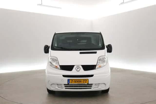 Renault Trafic (2010) thumbnail 6
