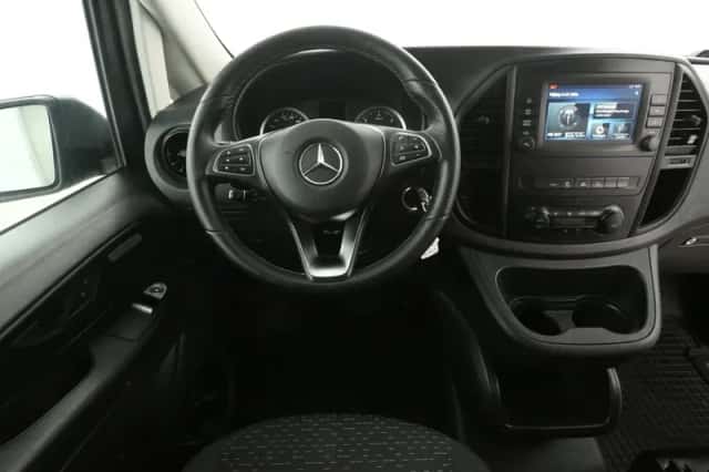 Mercedes-Benz Vito (2021) thumbnail 2