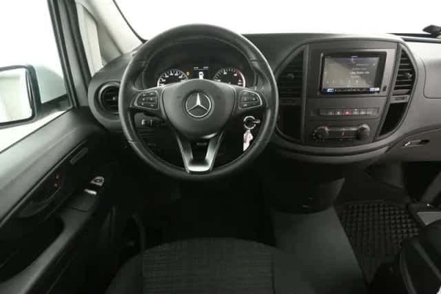 Mercedes-Benz Vito (2019) thumbnail 2