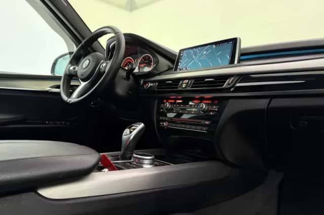 BMW X5 (2018) thumbnail 2