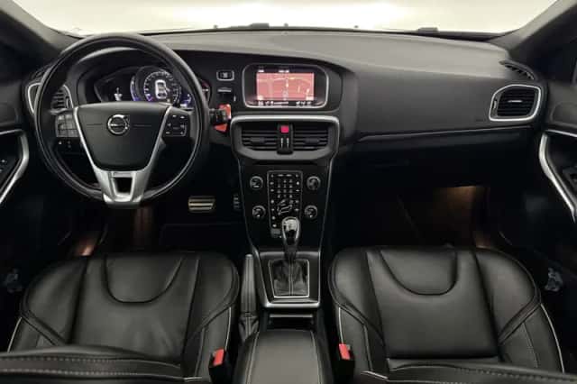 Volvo V40 (2018) thumbnail 2