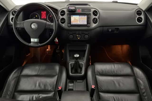 Volkswagen Tiguan (2008) thumbnail 2