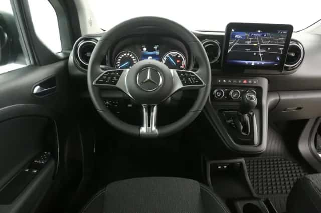 Mercedes-Benz eCitan (2025) thumbnail 2