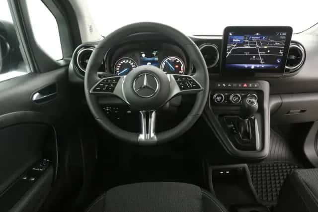 Mercedes-Benz eCitan (2025) thumbnail 2