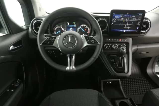 Mercedes-Benz eCitan (2025) thumbnail 2