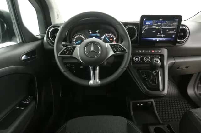 Mercedes-Benz eCitan (2025) thumbnail 2