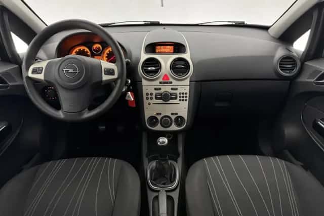 Opel Corsa (2008) thumbnail 2