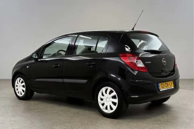 Opel Corsa (2008) thumbnail 3