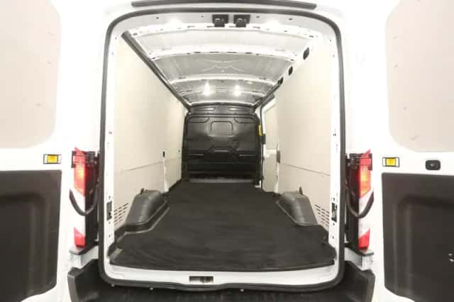 Ford E-Transit (2022) thumbnail 3