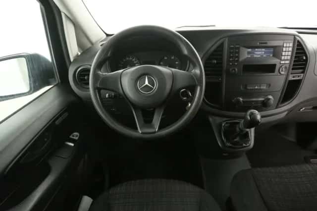 Mercedes-Benz Vito (2018) thumbnail 2