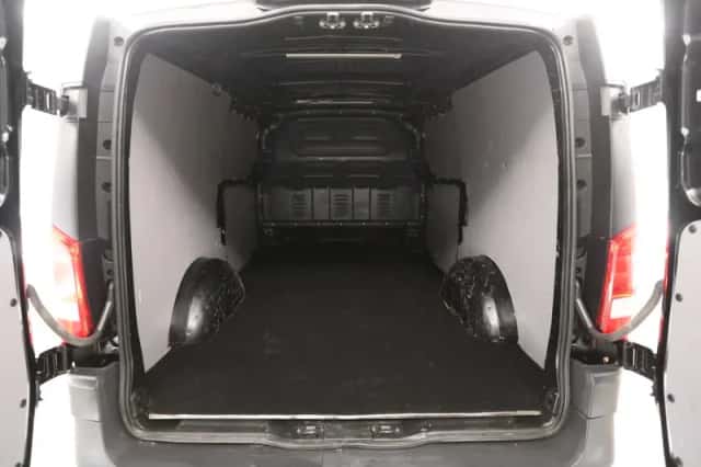 Mercedes-Benz Vito (2018) thumbnail 3