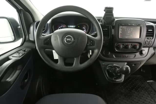 Opel Vivaro (2017) thumbnail 2