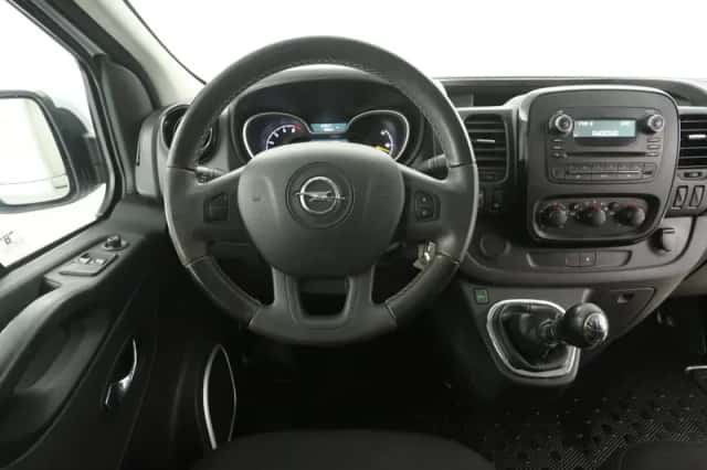 Opel Vivaro (2016) thumbnail 2