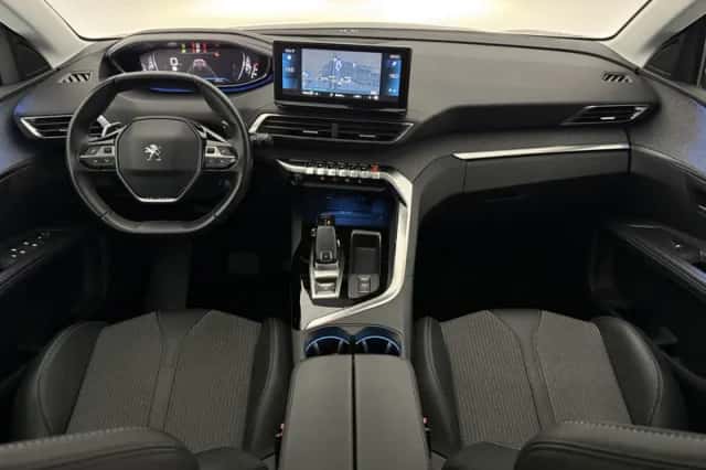 Peugeot 5008 (2021) thumbnail 2