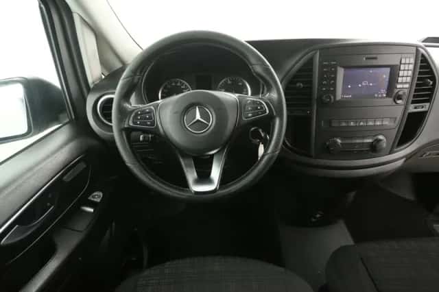 Mercedes-Benz Vito (2018) thumbnail 2