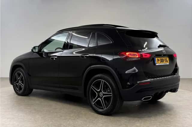 Mercedes-Benz GLA (2022) thumbnail 3