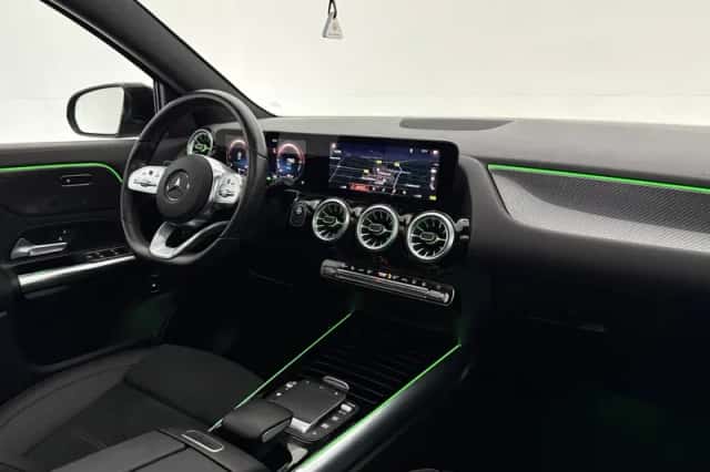 Mercedes-Benz GLA (2022) thumbnail 4