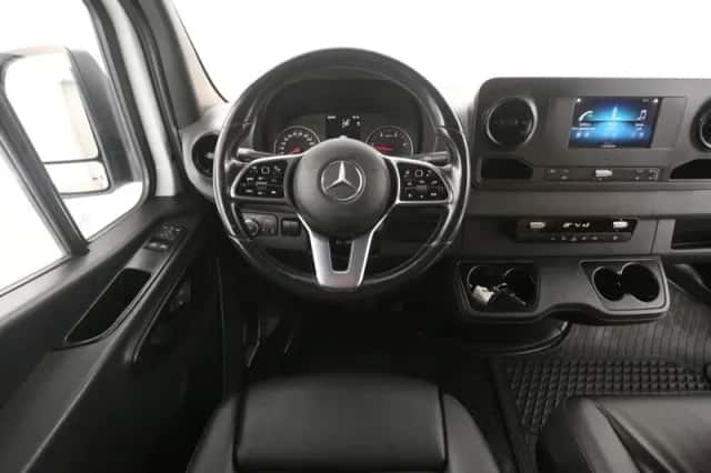 Mercedes-Benz Sprinter (2021) thumbnail 2