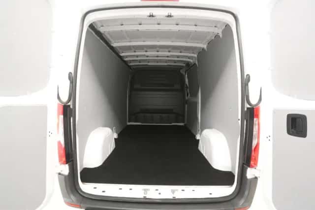 Mercedes-Benz Sprinter (2021) thumbnail 3