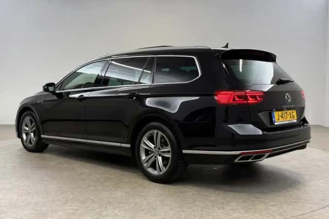 Volkswagen Passat (2020) thumbnail 3
