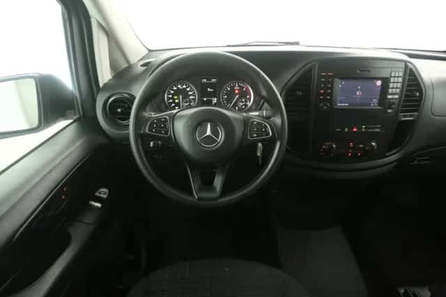 Mercedes-Benz Vito (2020) thumbnail 2