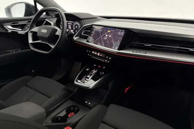 Audi Q4 e-tron (2022) thumbnail 4