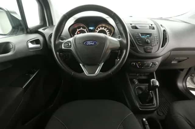 Ford Transit Courier (2021) thumbnail 2
