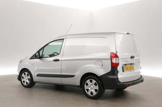 Ford Transit Courier (2021) thumbnail 4