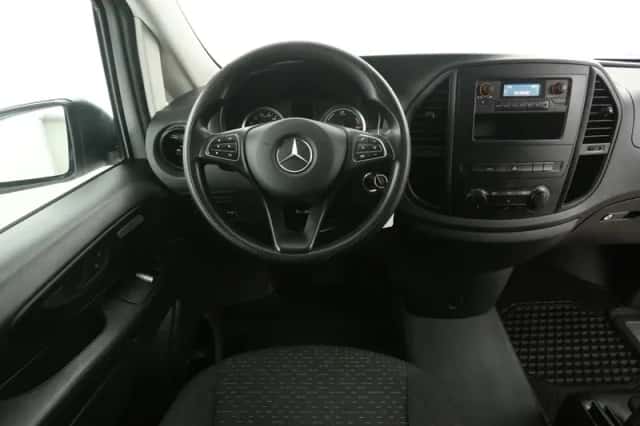 Mercedes-Benz E-Vito (2022) thumbnail 2