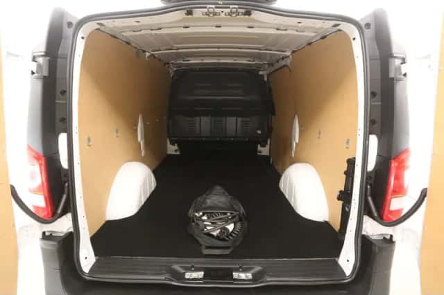 Mercedes-Benz E-Vito (2022) thumbnail 3