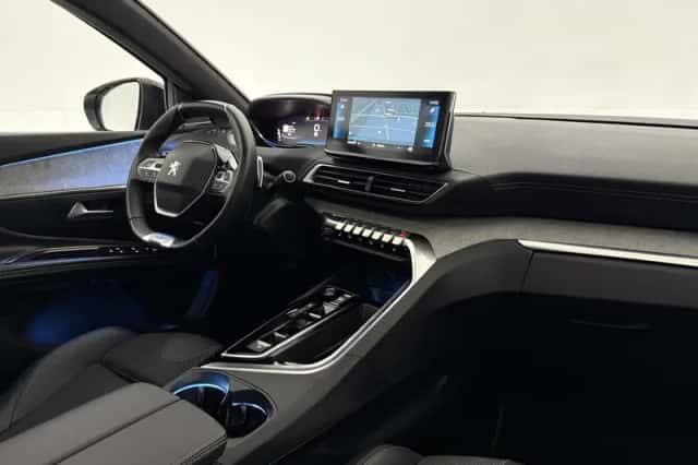 Peugeot 3008 (2023) thumbnail 4