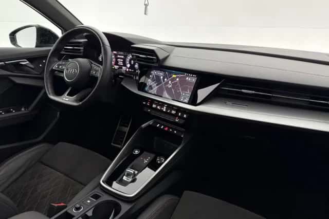 Audi A3 (2021) thumbnail 4