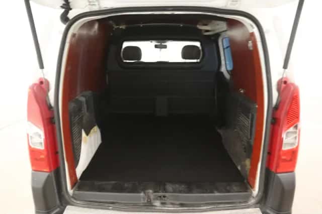 Peugeot Partner (2010) thumbnail 3