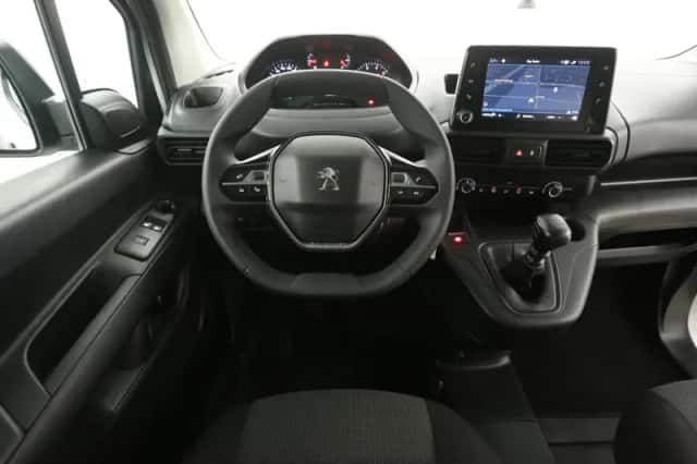 Peugeot Partner (2022) thumbnail 2
