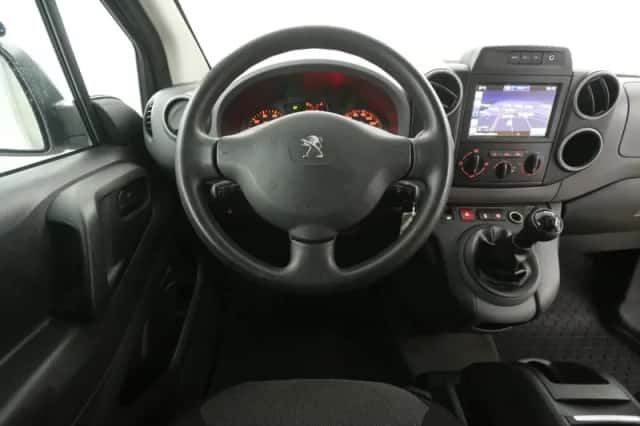 Peugeot Partner (2017) thumbnail 2