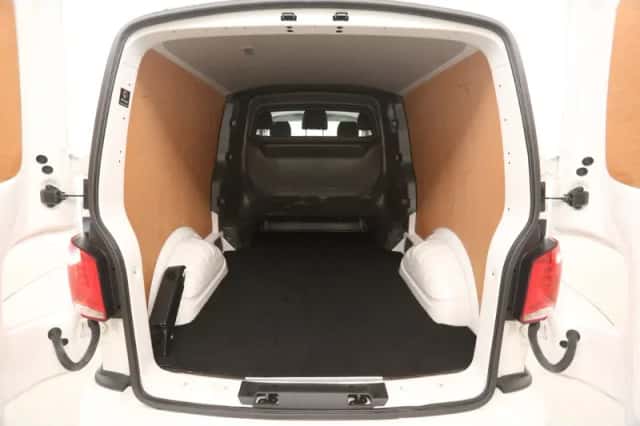 Volkswagen Transporter (2023) thumbnail 4