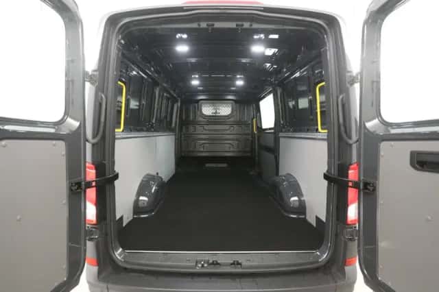 Volkswagen Crafter (2023) thumbnail 3