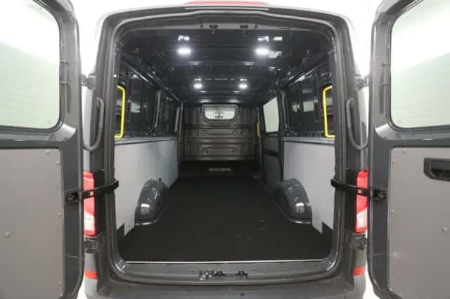 Volkswagen Crafter (2023) thumbnail 3