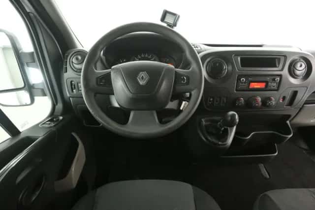 Renault Master (2018) thumbnail 2