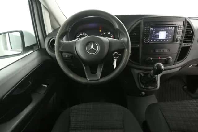 Mercedes-Benz Vito (2016) thumbnail 2