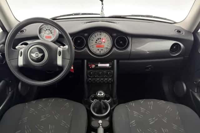 MINI Cooper (2007) thumbnail 2
