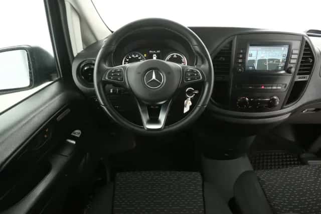 Mercedes-Benz eVito (2023) thumbnail 2