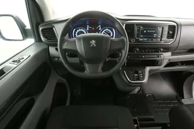 Peugeot E-Traveller (2021) thumbnail 2